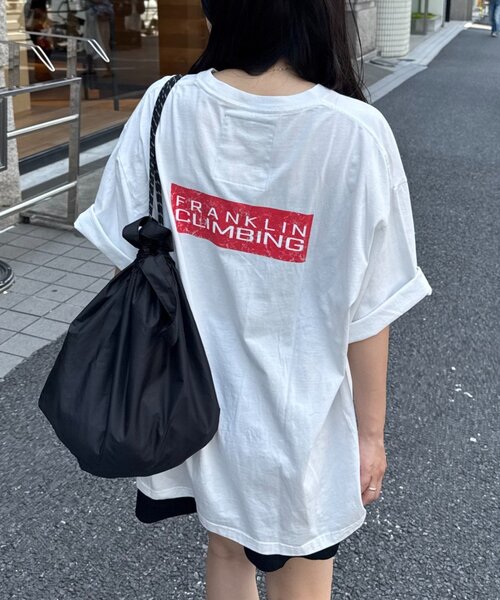 Franklin Climbing（フランクリンクライミング）の「【Franklin Climbing】ユニセックスレッドロゴプリントTEE（Tシャツ/カットソー・レディース・ホワイト/ブラック/ライトグレー・MEDIUM/LARGE）」の4枚目の写真