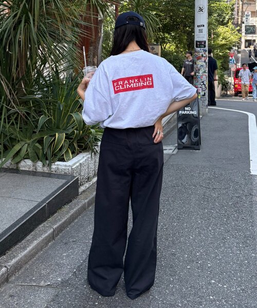 Franklin Climbing（フランクリンクライミング）の「【Franklin Climbing】ユニセックスレッドロゴプリントTEE（Tシャツ/カットソー・レディース・ホワイト/ブラック/ライトグレー・MEDIUM/LARGE）」の8枚目の写真