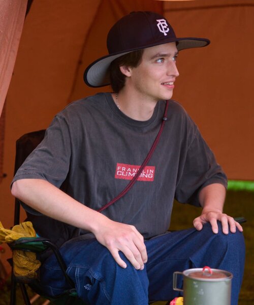 Franklin Climbing（フランクリンクライミング）の「【Franklin Climbing】ユニセックスレッドロゴプリントTEE（Tシャツ/カットソー・レディース・ホワイト/ブラック/ライトグレー・MEDIUM/LARGE）」の18枚目の写真