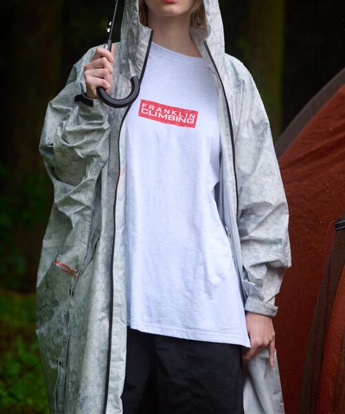 Franklin Climbing（フランクリンクライミング）の「【Franklin Climbing】ユニセックスレッドロゴプリントTEE（Tシャツ/カットソー・レディース・ホワイト/ブラック/ライトグレー・MEDIUM/LARGE）」の19枚目の写真