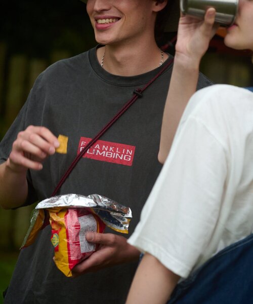 Franklin Climbing（フランクリンクライミング）の「【Franklin Climbing】ユニセックスレッドロゴプリントTEE（Tシャツ/カットソー・レディース・ホワイト/ブラック/ライトグレー・MEDIUM/LARGE）」の20枚目の写真