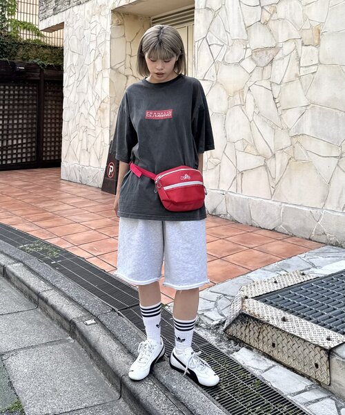 Franklin Climbing】ユニセックスレッドロゴプリントTEE（Tシャツ