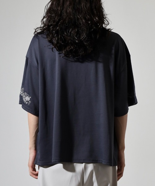 __gram.(スペースグラム)の「刺繍デザインフレアスリーブハーフジップTシャツ(Tシャツ/カットソー・メンズ・ブラック/チャコール/ホワイト・M/L)」の12枚目の写真
