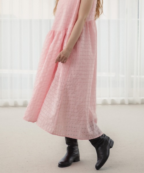 HEILIS(ヘイリス)の「ジャガードボリュームワンピース / ミドル丈 ロング丈 夏服 春服 秋服 韓国 シアーワンピース チェック ノームコア カジュアル シティガール ホワイト ブラック ピンク マタニティ(ワンピース・レディース・ブラック/オフホワイト/ピンク・FREE)」の5枚目の写真