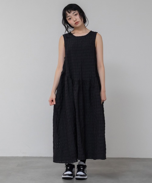 HEILIS(ヘイリス)の「ジャガードボリュームワンピース / ミドル丈 ロング丈 夏服 春服 秋服 韓国 シアーワンピース チェック ノームコア カジュアル シティガール ホワイト ブラック ピンク マタニティ(ワンピース・レディース・ブラック/オフホワイト/ピンク・FREE)」の7枚目の写真