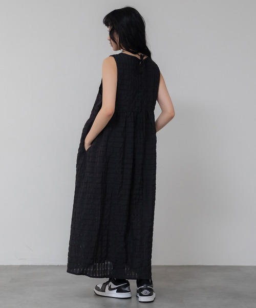 HEILIS(ヘイリス)の「ジャガードボリュームワンピース / ミドル丈 ロング丈 夏服 春服 秋服 韓国 シアーワンピース チェック ノームコア カジュアル シティガール ホワイト ブラック ピンク マタニティ(ワンピース・レディース・ブラック/オフホワイト/ピンク・FREE)」の9枚目の写真
