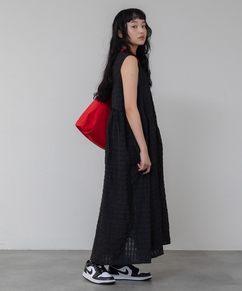 HEILIS(ヘイリス)の「ジャガードボリュームワンピース / ミドル丈 ロング丈 夏服 春服 秋服 韓国 シアーワンピース チェック ノームコア カジュアル シティガール ホワイト ブラック ピンク マタニティ(ワンピース・レディース・ブラック/オフホワイト/ピンク・FREE)」の11枚目の写真