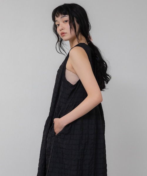 HEILIS(ヘイリス)の「ジャガードボリュームワンピース / ミドル丈 ロング丈 夏服 春服 秋服 韓国 シアーワンピース チェック ノームコア カジュアル シティガール ホワイト ブラック ピンク マタニティ(ワンピース・レディース・ブラック/オフホワイト/ピンク・FREE)」の12枚目の写真