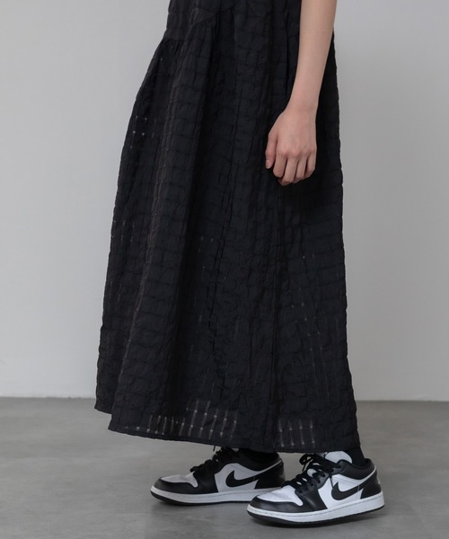 HEILIS(ヘイリス)の「ジャガードボリュームワンピース / ミドル丈 ロング丈 夏服 春服 秋服 韓国 シアーワンピース チェック ノームコア カジュアル シティガール ホワイト ブラック ピンク マタニティ(ワンピース・レディース・ブラック/オフホワイト/ピンク・FREE)」の14枚目の写真