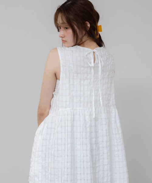 HEILIS(ヘイリス)の「ジャガードボリュームワンピース / ミドル丈 ロング丈 夏服 春服 秋服 韓国 シアーワンピース チェック ノームコア カジュアル シティガール ホワイト ブラック ピンク マタニティ(ワンピース・レディース・ブラック/オフホワイト/ピンク・FREE)」の22枚目の写真