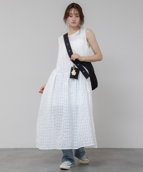 HEILIS(ヘイリス)の「ジャガードボリュームワンピース / ミドル丈 ロング丈 夏服 春服 秋服 韓国 シアーワンピース チェック ノームコア カジュアル シティガール ホワイト ブラック ピンク マタニティ(ワンピース・レディース・ブラック/オフホワイト/ピンク・FREE)」の17枚目の写真