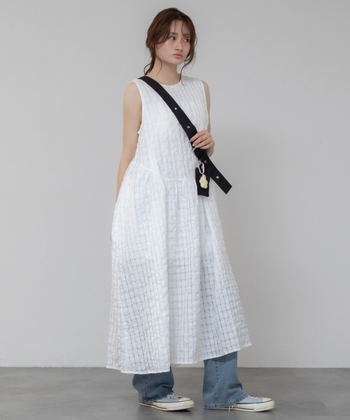 HEILIS(ヘイリス)の「ジャガードボリュームワンピース / ミドル丈 ロング丈 夏服 春服 秋服 韓国 シアーワンピース チェック ノームコア カジュアル シティガール ホワイト ブラック ピンク マタニティ(ワンピース・レディース・ブラック/オフホワイト/ピンク・FREE)」の18枚目の写真