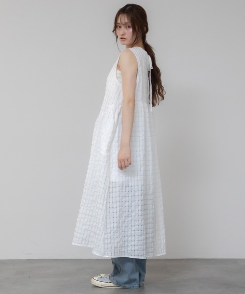 HEILIS(ヘイリス)の「ジャガードボリュームワンピース / ミドル丈 ロング丈 夏服 春服 秋服 韓国 シアーワンピース チェック ノームコア カジュアル シティガール ホワイト ブラック ピンク マタニティ(ワンピース・レディース・ブラック/オフホワイト/ピンク・FREE)」の16枚目の写真