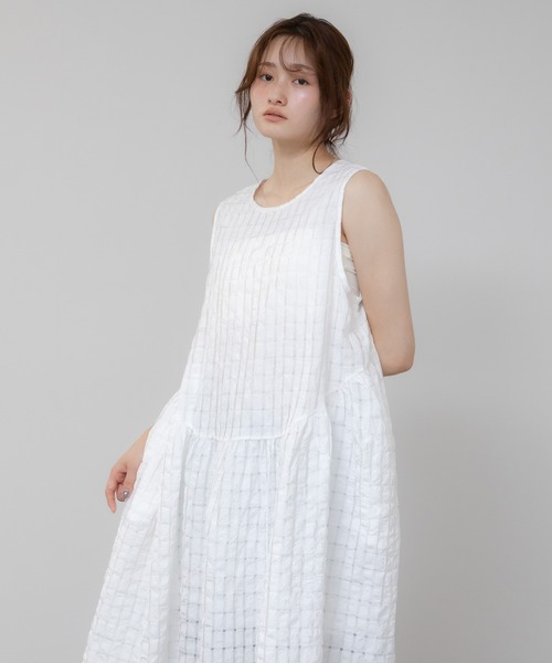 HEILIS(ヘイリス)の「ジャガードボリュームワンピース / ミドル丈 ロング丈 夏服 春服 秋服 韓国 シアーワンピース チェック ノームコア カジュアル シティガール ホワイト ブラック ピンク マタニティ(ワンピース・レディース・ブラック/オフホワイト/ピンク・FREE)」の19枚目の写真