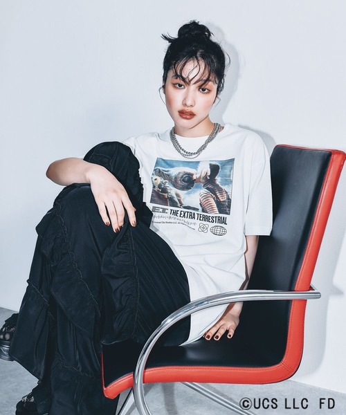 LEPSIM(レプシィム)の「【CINEMA/シネマ】アソートプリントT 570278(Tシャツ/カットソー・レディース・チャコールグレー/ホワイト/ホワイト系その他/ブルー・FREE)」の1枚目の写真