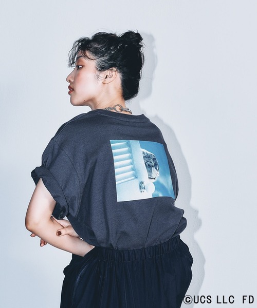 LEPSIM(レプシィム)の「【CINEMA/シネマ】アソートプリントT 570278(Tシャツ/カットソー・レディース・チャコールグレー/ホワイト/ホワイト系その他/ブルー・FREE)」の2枚目の写真