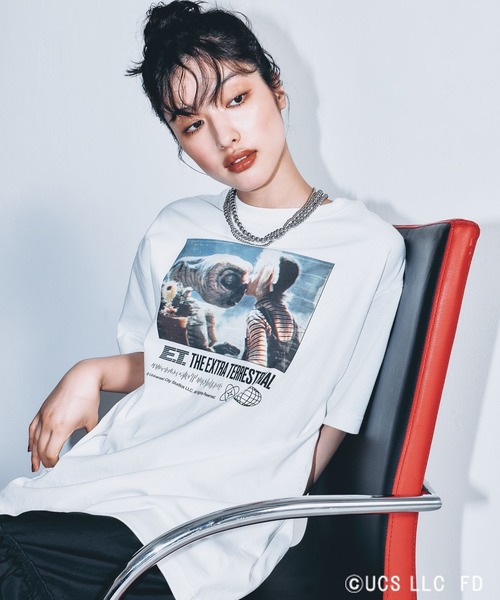 LEPSIM(レプシィム)の「【CINEMA/シネマ】アソートプリントT 570278(Tシャツ/カットソー・レディース・チャコールグレー/ホワイト/ホワイト系その他/ブルー・FREE)」の5枚目の写真