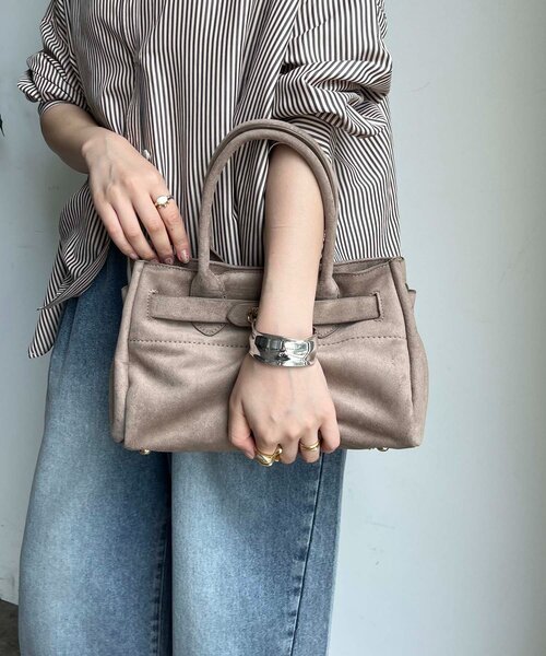 DouDou（ドゥドゥ）の「フェイクスエードスクエアバッグ（ショルダーバッグ・レディース・キャメル/ベージュ・FREE）」の3枚目の写真