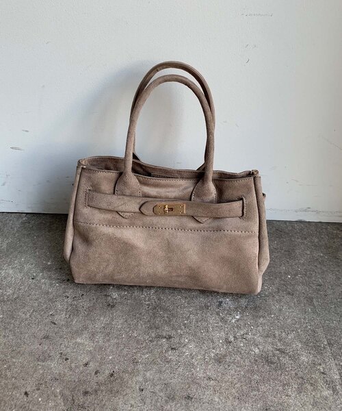 DouDou（ドゥドゥ）の「フェイクスエードスクエアバッグ（ショルダーバッグ・レディース・キャメル/ベージュ・FREE）」の6枚目の写真