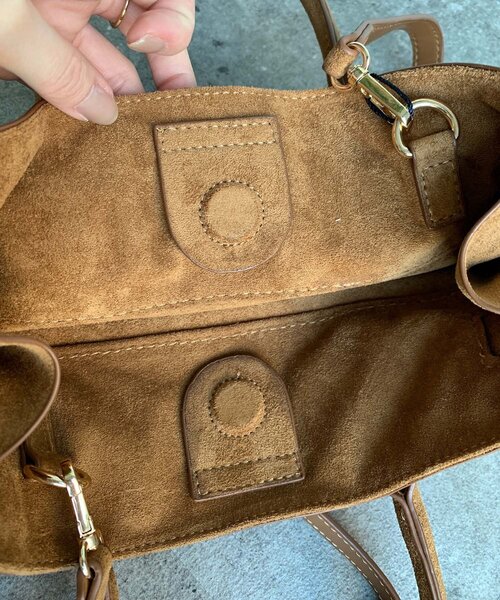 DouDou（ドゥドゥ）の「フェイクスエードスクエアバッグ（ショルダーバッグ・レディース・キャメル/ベージュ・FREE）」の16枚目の写真