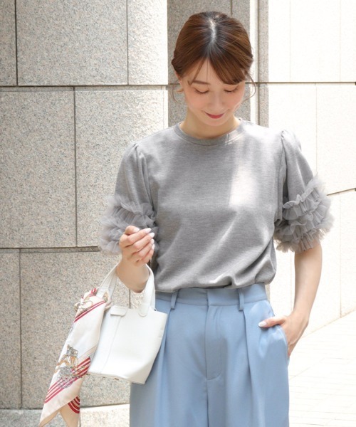 Pierrot(ピエロ)の「チュールスリーブプルオーバー(Tシャツ/カットソー・レディース・杢グレー/オフホワイト/ブラック・L/M)」の5枚目の写真