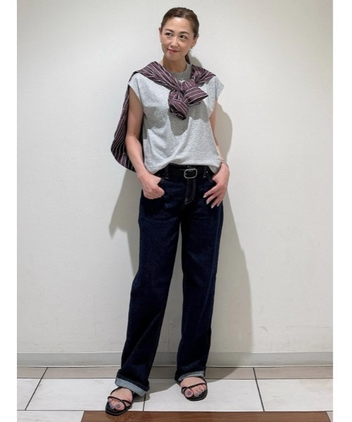 GAP(ギャップ)の「リラックスフィット クロップドTシャツ(Tシャツ/カットソー・レディース・ブラウン/ライトグレー/ホワイト/ブラック・XS/S/M/L/XXS/XL)」の9枚目の写真