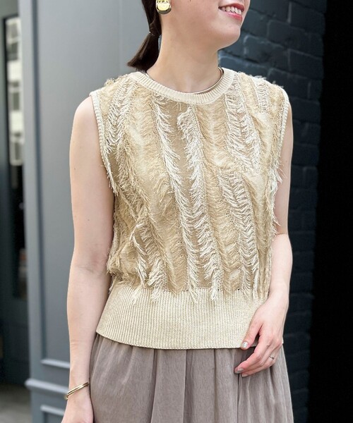 MICO COULIER（ミコクリエ）の「強撚シャギーグラデーションベスト（ニット/セーター・レディース・ベージュ/チャコールグレー・38）」の2枚目の写真