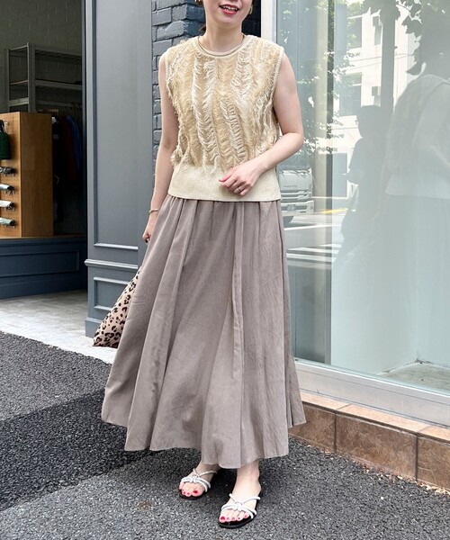 MICO COULIER（ミコクリエ）の「強撚シャギーグラデーションベスト（ニット/セーター・レディース・ベージュ/チャコールグレー・38）」の3枚目の写真