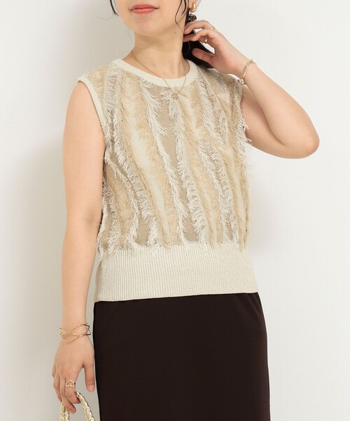 MICO COULIER（ミコクリエ）の「強撚シャギーグラデーションベスト（ニット/セーター・レディース・ベージュ/チャコールグレー・38）」の4枚目の写真