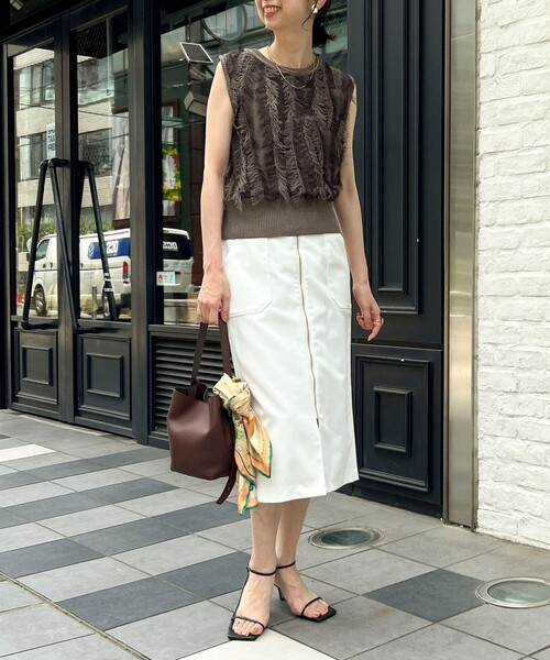 MICO COULIER（ミコクリエ）の「強撚シャギーグラデーションベスト（ニット/セーター・レディース・ベージュ/チャコールグレー・38）」の12枚目の写真