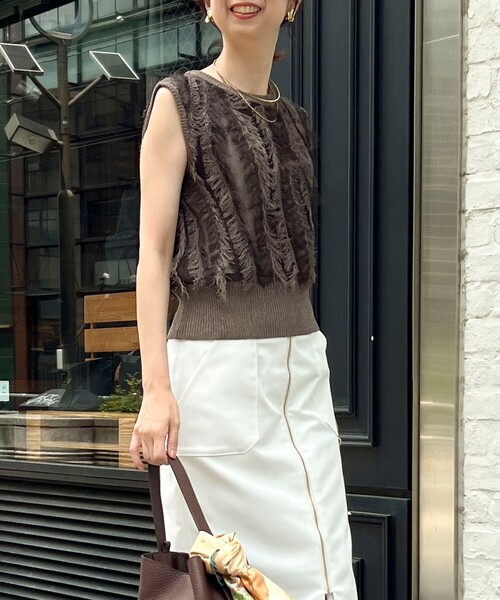 MICO COULIER（ミコクリエ）の「強撚シャギーグラデーションベスト（ニット/セーター・レディース・ベージュ/チャコールグレー・38）」の13枚目の写真