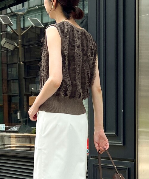 MICO COULIER（ミコクリエ）の「強撚シャギーグラデーションベスト（ニット/セーター・レディース・ベージュ/チャコールグレー・38）」の17枚目の写真