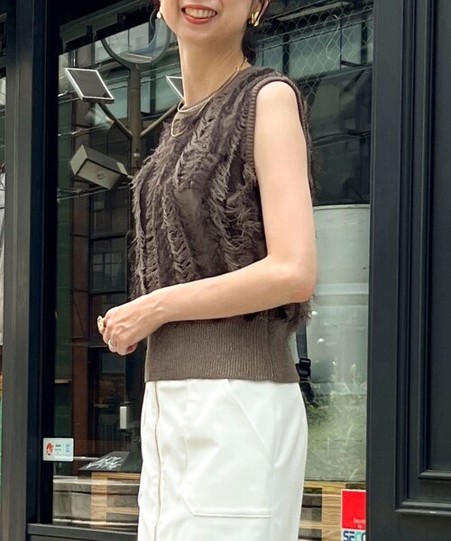 MICO COULIER（ミコクリエ）の「強撚シャギーグラデーションベスト（ニット/セーター・レディース・ベージュ/チャコールグレー・38）」の18枚目の写真