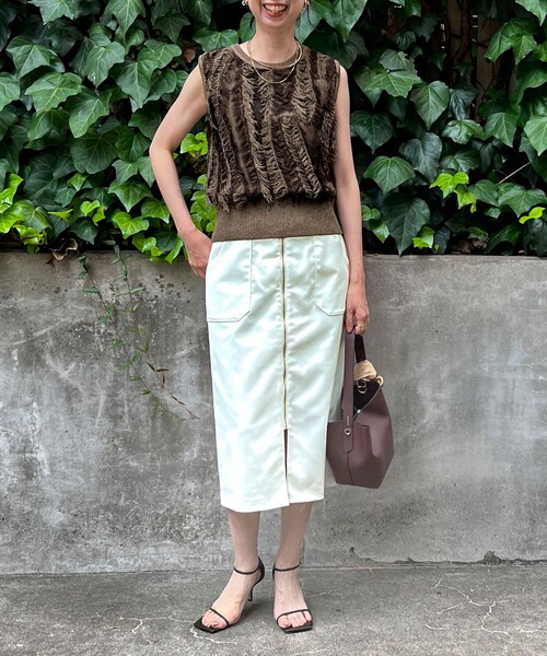 MICO COULIER（ミコクリエ）の「強撚シャギーグラデーションベスト（ニット/セーター・レディース・ベージュ/チャコールグレー・38）」の19枚目の写真