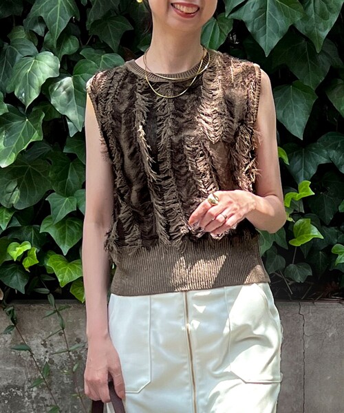 MICO COULIER（ミコクリエ）の「強撚シャギーグラデーションベスト（ニット/セーター・レディース・ベージュ/チャコールグレー・38）」の20枚目の写真