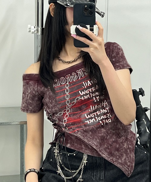 Figments（フィグメンツ）の「ROCK&ROLLオフショルT（Tシャツ/カットソー・レディース・ブラック/レッド・FREE）」の5枚目の写真