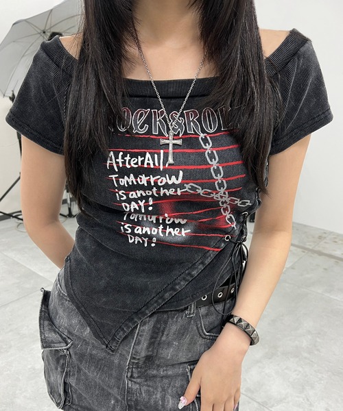 Figments（フィグメンツ）の「ROCK&ROLLオフショルT（Tシャツ/カットソー・レディース・ブラック/レッド・FREE）」の4枚目の写真