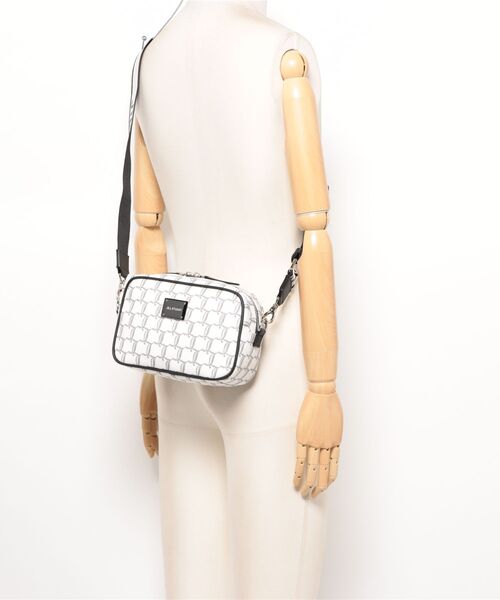 JILL STUART（ジルスチュアート）の「JILL STUART(ジル スチュアート)　ブランチ　ショルダー（ショルダーバッグ・レディース・ブラック/ピンク/チョコ・FREE）」の9枚目の写真