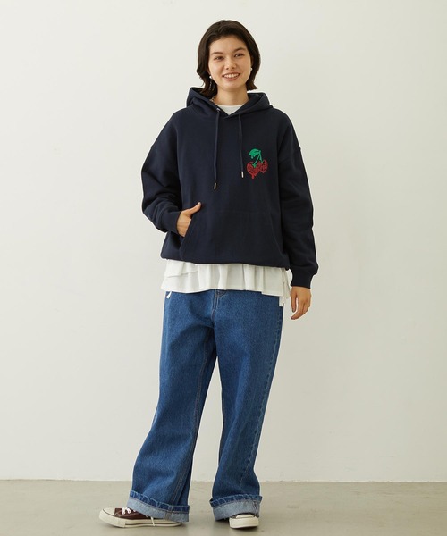 MILKFED.(ミルクフェド)の「MELTY CHERRY SWEAT HOODIE(パーカー・レディース・オフホワイト/ライトブルー/ネイビー・M/L)」の7枚目の写真