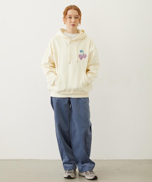 MILKFED.(ミルクフェド)の「MELTY CHERRY SWEAT HOODIE(パーカー・レディース・オフホワイト/ライトブルー/ネイビー・M/L)」の21枚目の写真