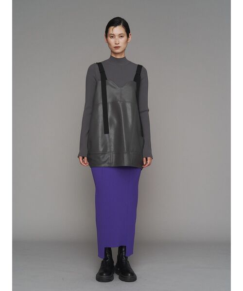 UN3D.(アンスリード)の「FAKE LEATHER COCOON LONG CAMI / フェイクレザーコクーンロングキャミ(その他トップス・レディース・グレー/ブラック・38/36)」の8枚目の写真