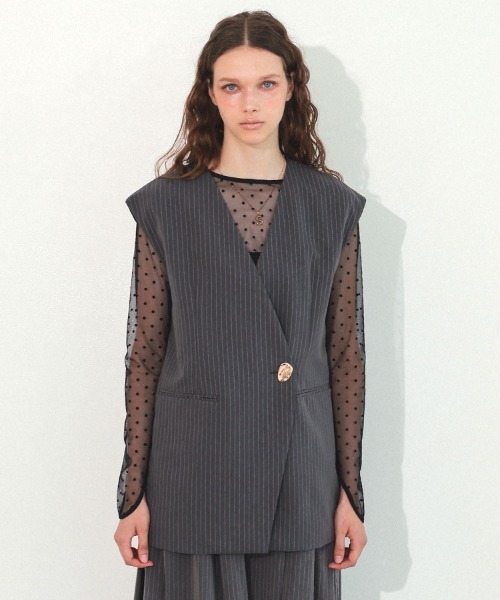 DONOBAN(ドノバン)の「【ANDRESD】nuance button gilet 結婚式 オケージョン セレモニー 二次会 同窓会 ベスト 羽織 パーティー お呼ばれ会(その他トップス・レディース・グレイッシュベージュ/グレー/ブラック・M)」の2枚目の写真