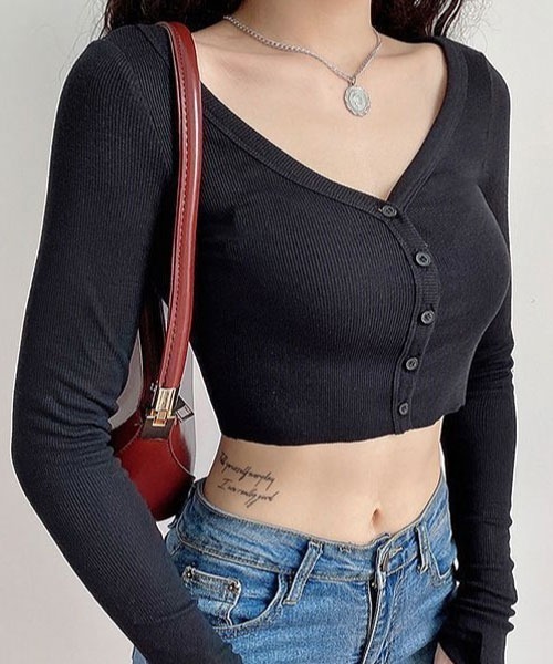 TONE SELECT WEAR(トーンセレクトウェア)の「【URGE:】Vネック クロップド丈 長袖 カーディガン(カーディガン/ボレロ・レディース・ブラック/グレー/ホワイト・SMALL/MEDIUM/LARGE/X-LARGE)」の5枚目の写真
