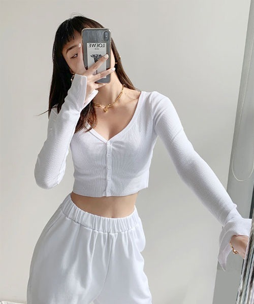 TONE SELECT WEAR(トーンセレクトウェア)の「【URGE:】Vネック クロップド丈 長袖 カーディガン(カーディガン/ボレロ・レディース・ブラック/グレー/ホワイト・SMALL/MEDIUM/LARGE/X-LARGE)」の9枚目の写真