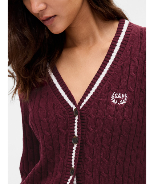 GAP(ギャップ)の「コットン100% ケーブルニット クロップド GAPロゴカーディガン(カーディガン/ボレロ・レディース・ワイン/オフホワイト・XS/S/M/L/XL/XXS)」の5枚目の写真