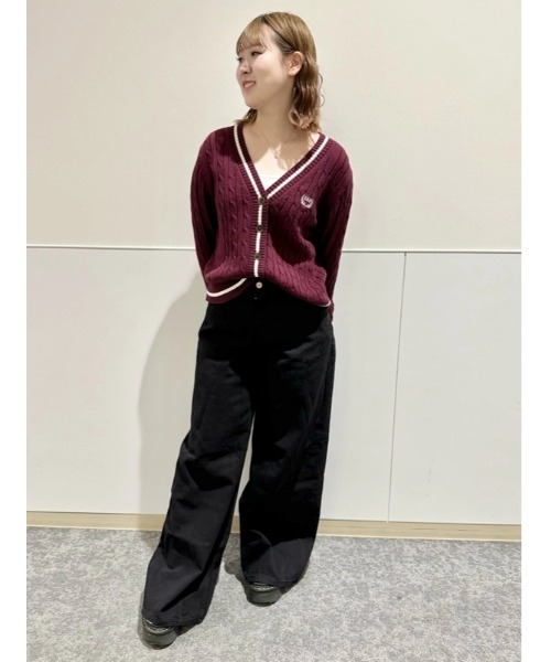 GAP(ギャップ)の「コットン100% ケーブルニット クロップド GAPロゴカーディガン(カーディガン/ボレロ・レディース・ワイン/オフホワイト・XS/S/M/L/XL/XXS)」の8枚目の写真