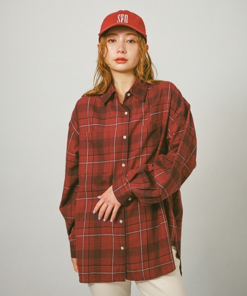 BAYFLOW（ベイフロー）の「[薄手生地で長く着られる]アソートチェックBIGシャツ（シャツ/ブラウス・レディース・ライトブルー/ブラック/エンジ/ナチュラル・SMALL/MEDIUM）」の4枚目の写真