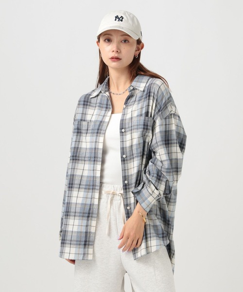 BAYFLOW（ベイフロー）の「[薄手生地で長く着られる]アソートチェックBIGシャツ（シャツ/ブラウス・レディース・ライトブルー/ブラック/エンジ/ナチュラル・SMALL/MEDIUM）」の3枚目の写真