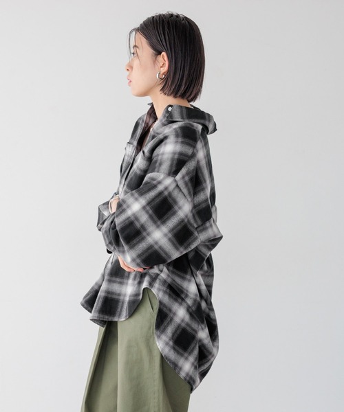 BAYFLOW（ベイフロー）の「[薄手生地で長く着られる]アソートチェックBIGシャツ（シャツ/ブラウス・レディース・ライトブルー/ブラック/エンジ/ナチュラル・SMALL/MEDIUM）」の8枚目の写真