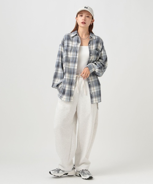 BAYFLOW（ベイフロー）の「[薄手生地で長く着られる]アソートチェックBIGシャツ（シャツ/ブラウス・レディース・ライトブルー/ブラック/エンジ/ナチュラル・SMALL/MEDIUM）」の14枚目の写真